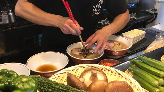 Hakata ramen preparation, Yatai Keiji