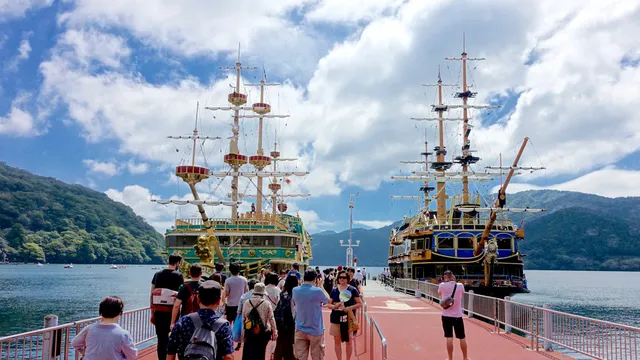 Lake Ashi pirate ship cruise, Hakone
