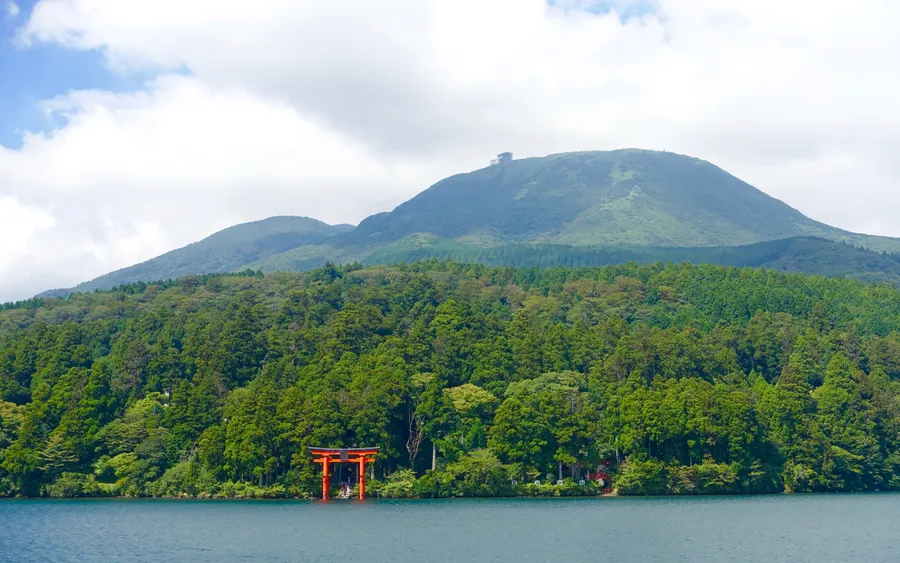 Hakone Shrine torii, Lake Ashi