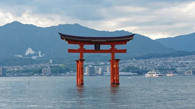 Itsukushima Shrine floating torii, Miyajima