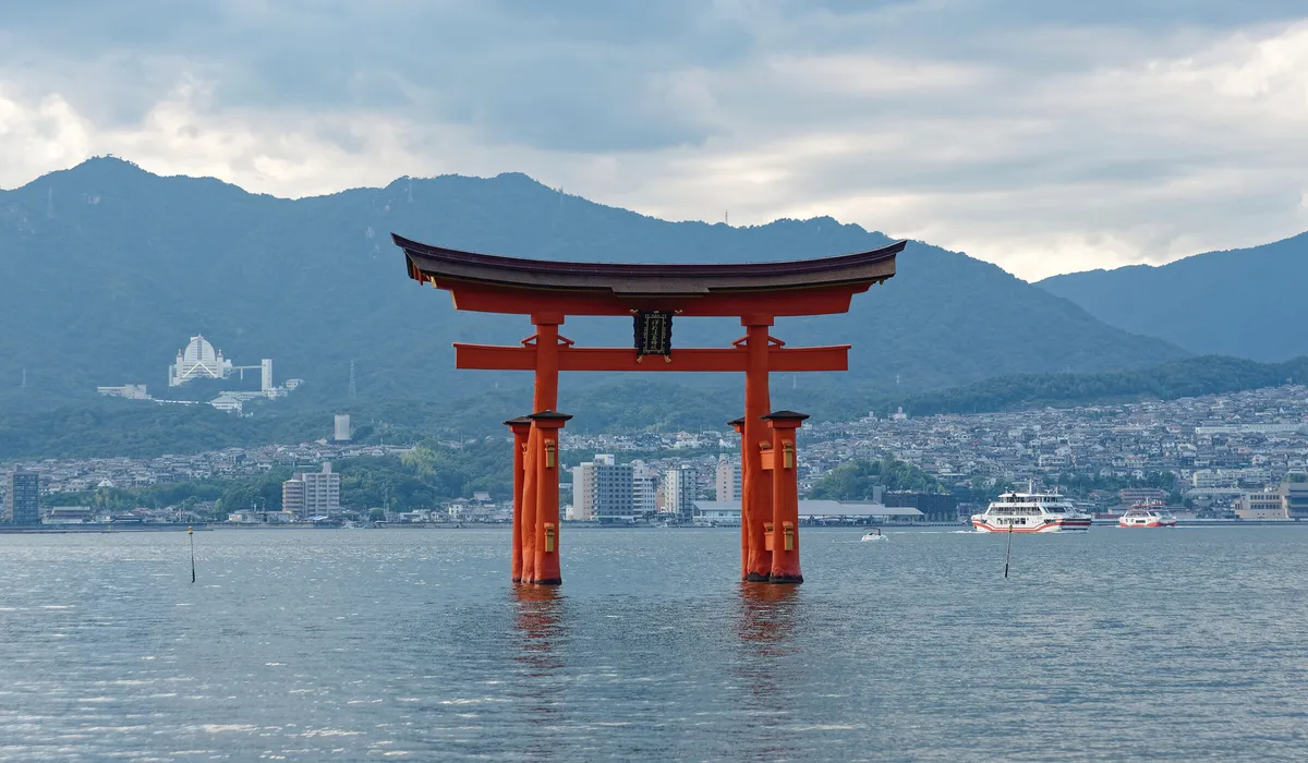 Itsukushima Shrine floating torii, Miyajima
