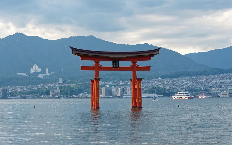 Itsukushima Shrine floating torii, Miyajima