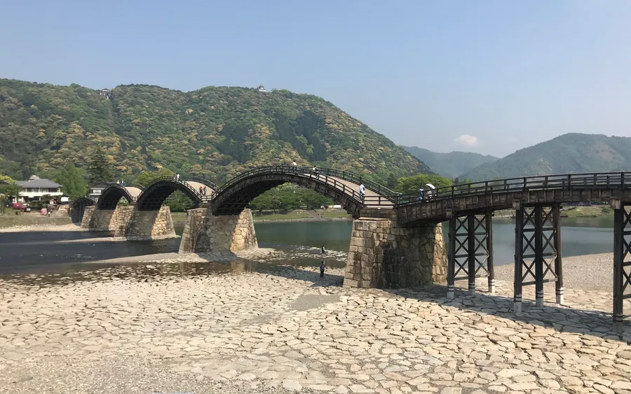 Kintaikyo Bridge with Iwakuni Castle above, Iwakuni