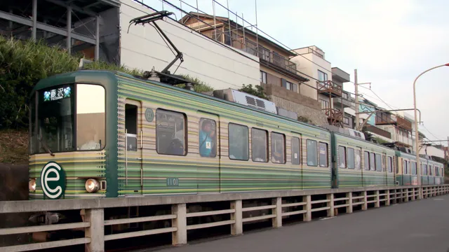 Enoden train near Kamakurakoko-mae Station