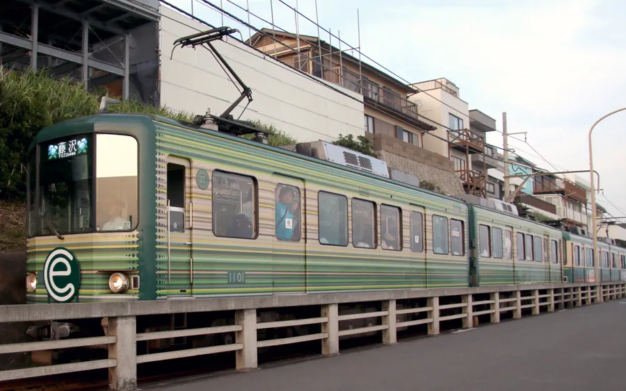 Enoden train near Kamakurakoko-mae Station