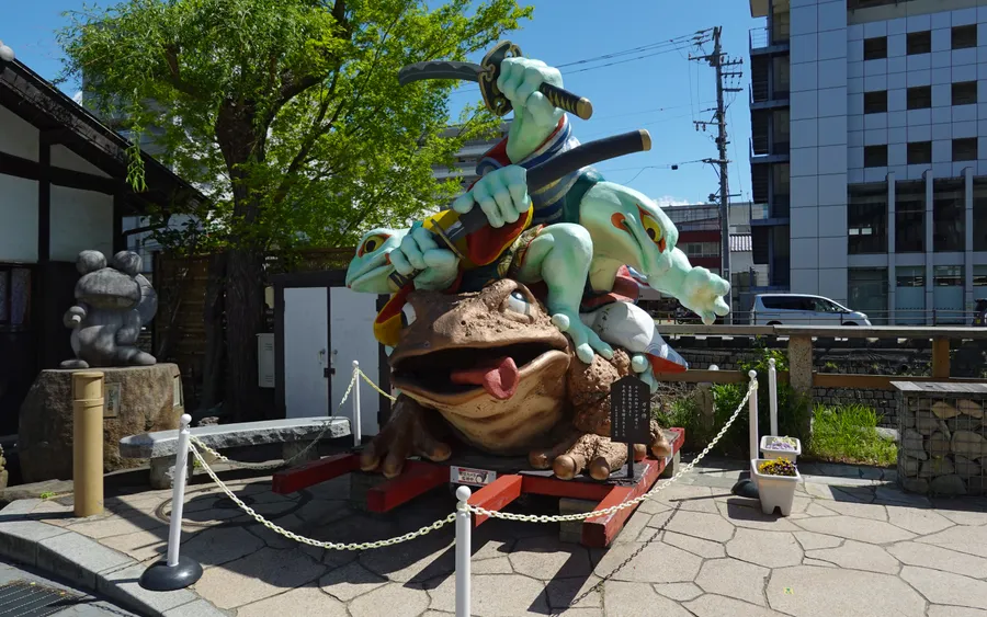 Gama Samurai frog statue, Nawate Street, Matsumoto