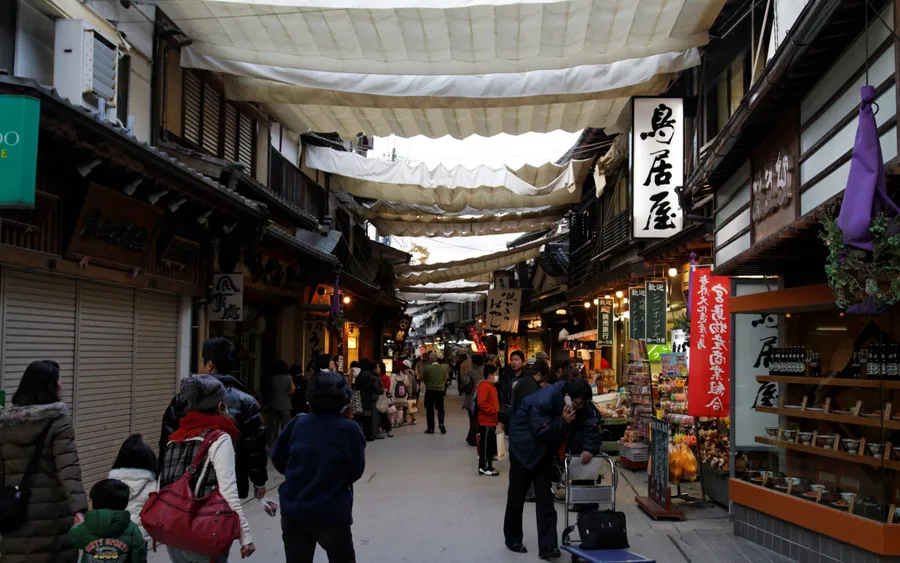 Omotesando shopping arcade, Miyajima