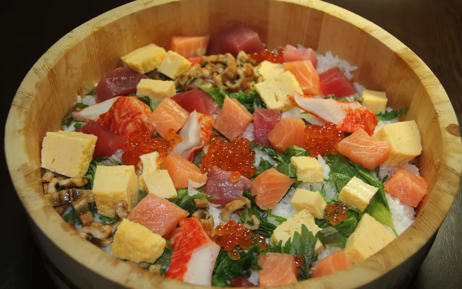 Barazushi (scattered sushi)
