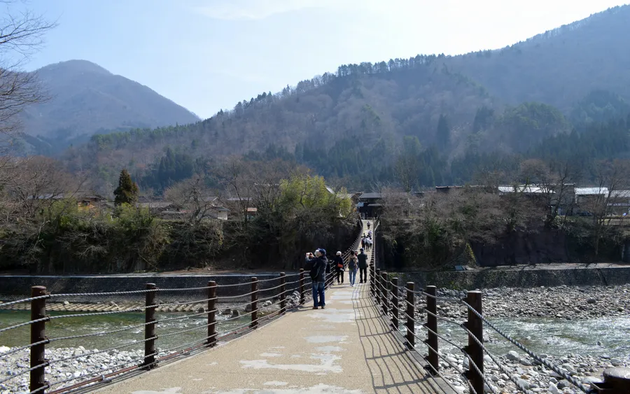 Deai-bashi suspension bridge, Ogimachi, Shirakawa-go