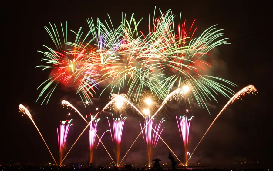 Fireworks over Lake Suwa, Nagano