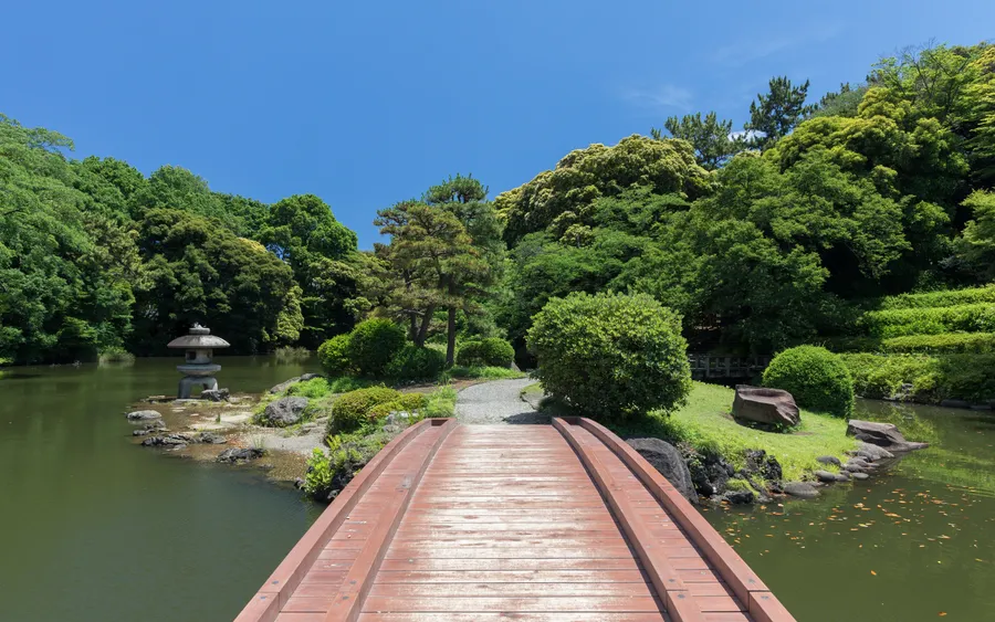 Footbridge, Shinjuku Gyoen National Garden, Tokyo